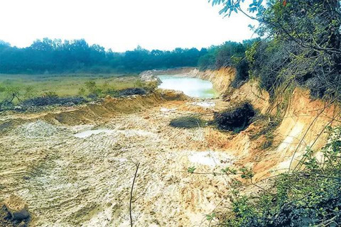 深入打好污染防圖治攻堅戰，集中攻克老百姓身邊的突出生態環境問題